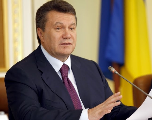 Ukraine president Viktor Yanukovich turns his back on turmoil, heads ...